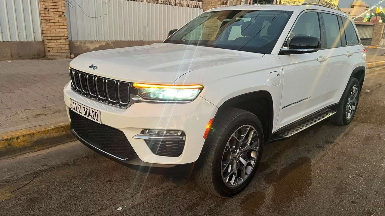 Jeep Grand cherokee 4xe
موديل 2024 .. 4x4 هايبرد
ماشية  78,000 km 
إنارة داخلية LED لون واحد
٣ شاشات
5 راكب 
‎3 انضمة بنزين +هايبرد +كهرباء
#مواصفاتها
.  
.بصمه تشغيل عن بعد
.سستم صوت ALPIN
.دمام خلفي
.كشنات جلد
.كشن السايق ميمري
.كشنات كهرباء
.تدفئة كشنات
.صندوق كهرباء
.حساسات خلفيه  
.اشاير بالمري
.رادار امامي
خمسة وضعيات قياده
.نظام تحديد مسار
.تحكم ستيرن كامل
.شفتات ستيرن
. بنوراما 
. كير ماوس
. نظام منحدرات
. هيترات بالكشنات 
.ويل كب ٢٠ سومت جديد
.تخم تاير جديد
.دوسات جيب اصلية
.لايتات لد
.بكلايت لد
.كشافات
.بصمة ابواب
.صندوق كهرباء
. شاحنتها الاصلية بالجنطة + شاحنة سراج الدين اصلية
فول مواصفات 1/1  بعد بيها مواصفات
الحادث خفيف مرفق بالمنشور مع سونار جاملغ تبديل ودعامية صبغ

للاستفسار اكثر الاتصال على الرقم

***********
