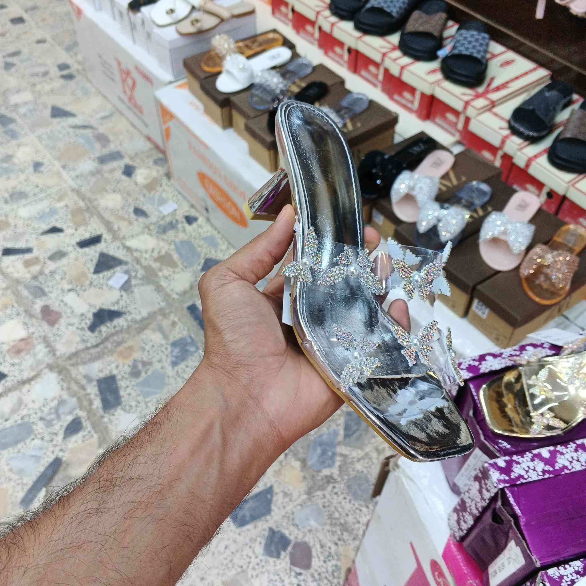 سبع البور/السوداني/اسم المحل الحذاء الذهبي(سبع البور)🩷


**إذا كنت صاحب هذا الإعلان وتريد حذفه لأي سبب، رجاءا أرسل رسالة إلى الدعم الفني**