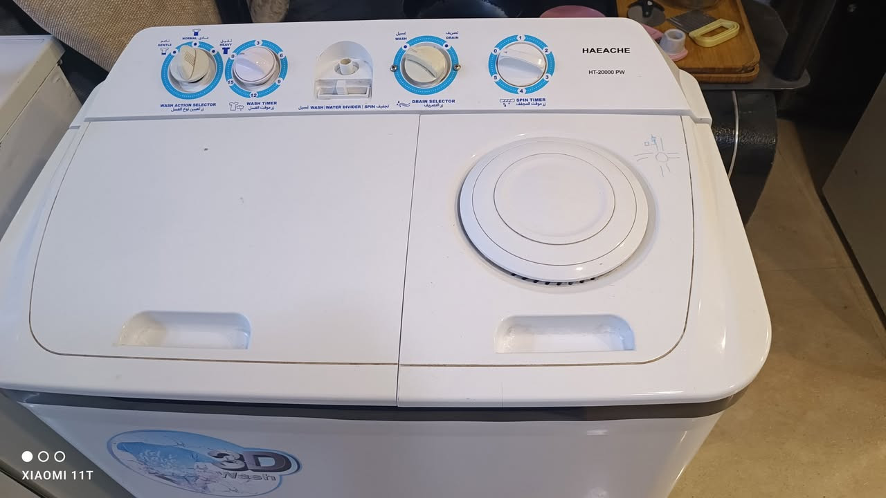 للبيع غسالة هيتاشي حوضين نضيفة ب٧٥ ال للتواصل ***********
