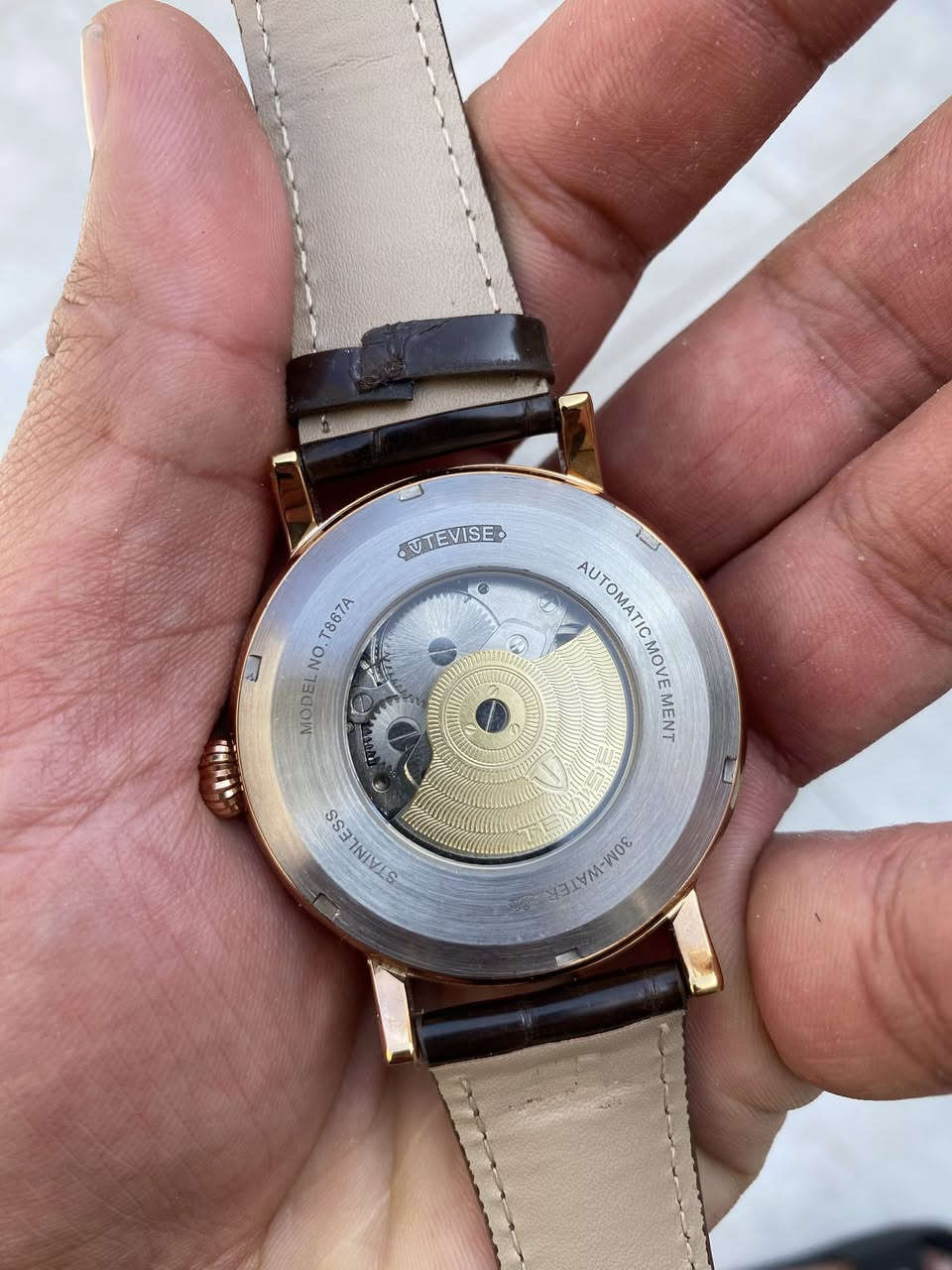 ساعةTEVSE براند بريطاني
اوتماتيك  شمسي قمري
شهري سبوعي متعددة الوظائف
ميته ازرق قطر كبير 44/52
جديدة لم تستخدم شغالة مضبوط
سعر 70 الف يتوفر توصيل


**إذا كنت صاحب هذا الإعلان وتريد حذفه لأي سبب، رجاءا أرسل رسالة إلى الدعم الفني**