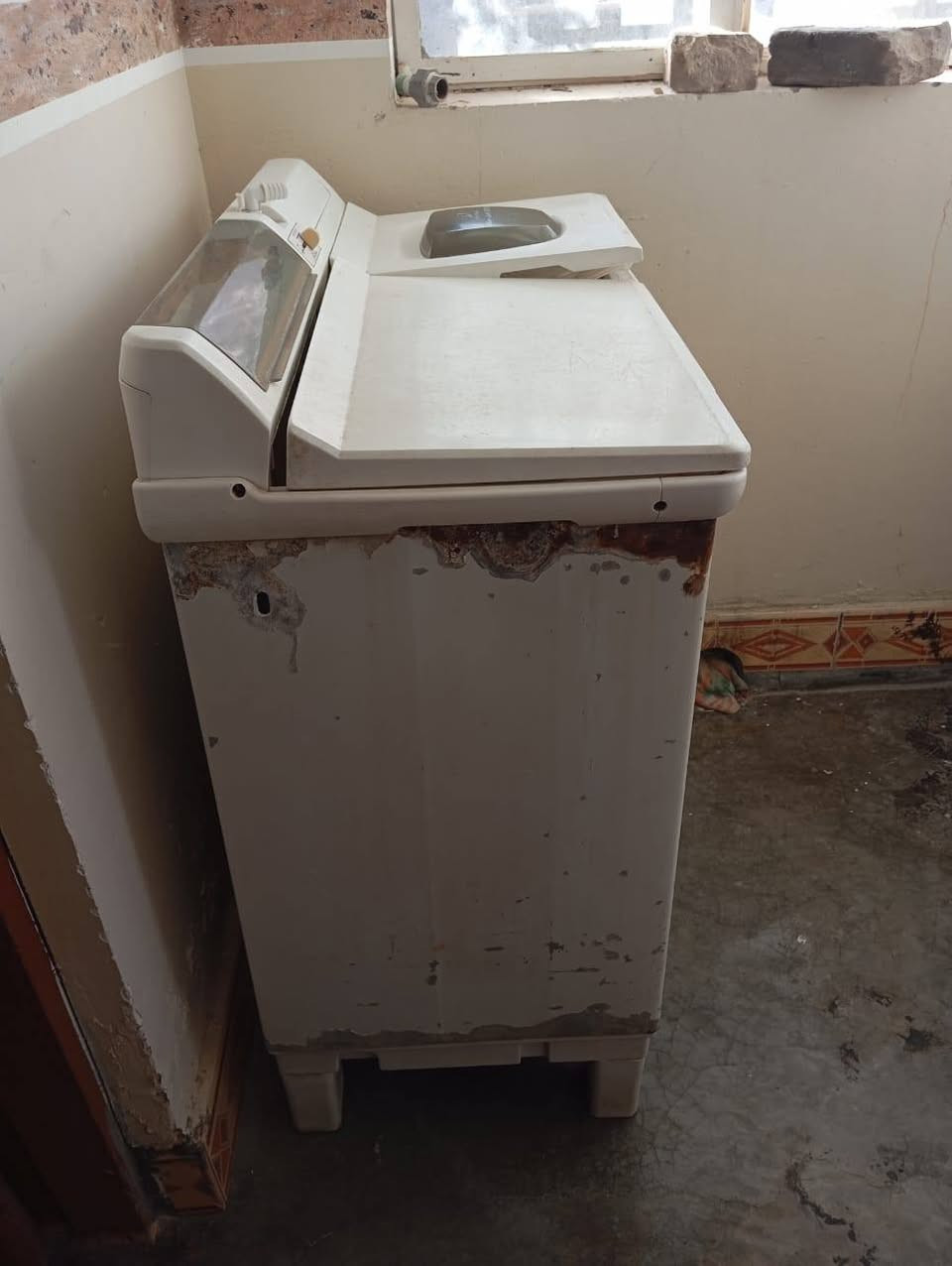 السلام عليكم
غسالة هيتاشي الاصلي
كلهة بلادي مبدل فقط كير بوكس
شغالة مابيهة كل عيب

***********
