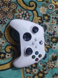 يده للبيع اكس بوكس سيريس اس يده نظيفه اصليه اصلا هي مال بلاي سعر 40 يو...
