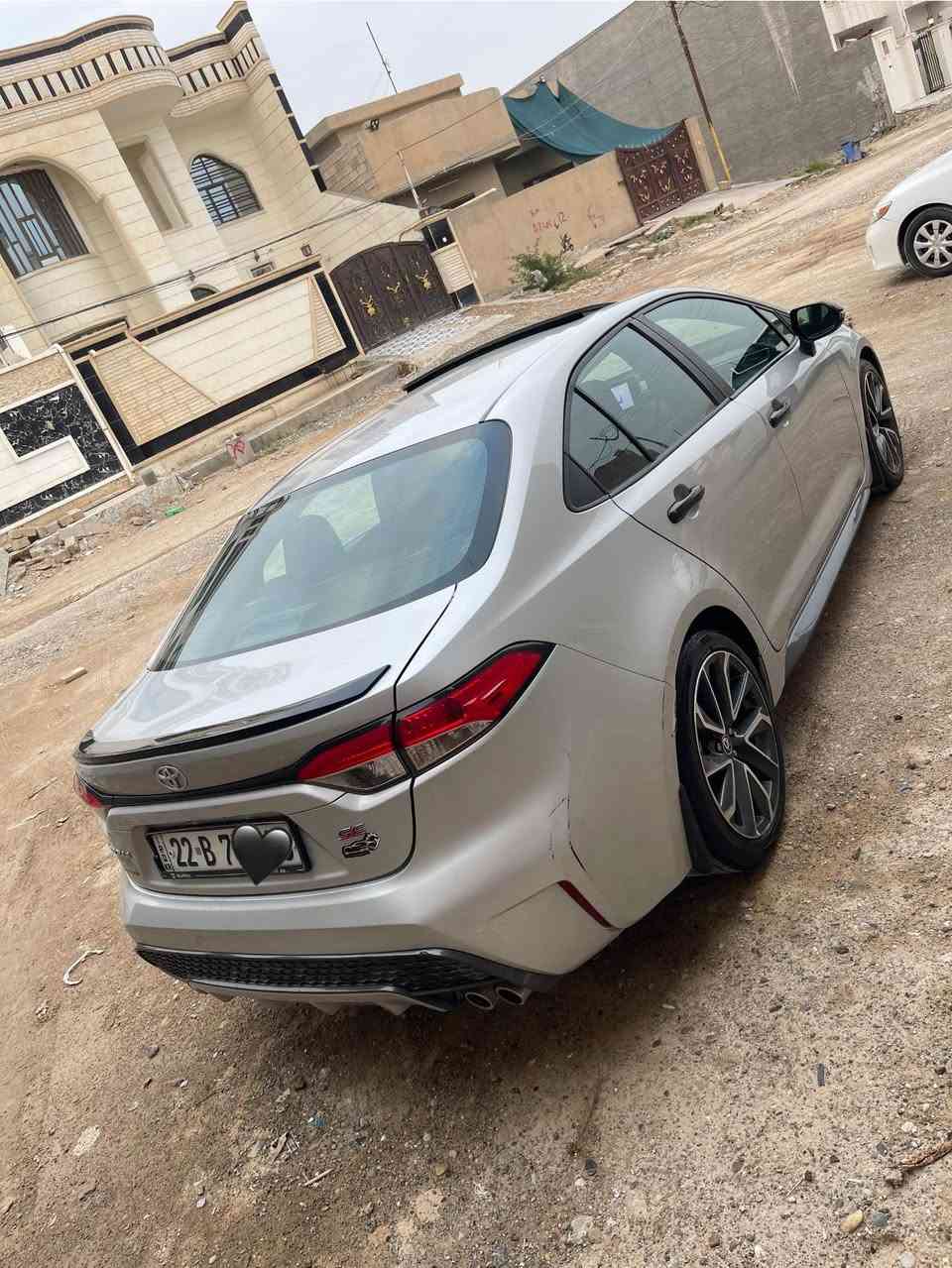 السلام عليكم
اعتذر عن  الوعده والاقساط ♻️
السعر 123$ 
تويوتا كورلا 2020 فول مواصفات 1/1 رقم اربيل شرط التحويل مكينة وكير وصدر كله شرط 
مكينة 2000 فول نشاط واقتصادي 
حادثها فقط بنيد بأمريكا وبالعراق بيه اربع قطع فقط رش بدون دواخل يعني بيه 5 قطع وسونارها بالمنشور حتى لاتعبك ولاتعبني سعرها مناسب جدا 123$ ومجال بسيط جدا سونارها مذكور بالمنشور مكلف بالنشر تفاصيل اكثر اتصال على رقم صاحب السيارة 

***********
مواصفات 
بصمة تشغيل 
بصمة ابواب 
شاحن لاسلكي 
تدفئة كشنات 
تدفىة ستيرن 
فتحة سقف 
النقطة العمياء 
رادار امامي 
ويل كروم 
شفتات ستيرن 
شاشة كاربلي 
بعد بيها مواصفات ممذكورة 
*********** 
***********
