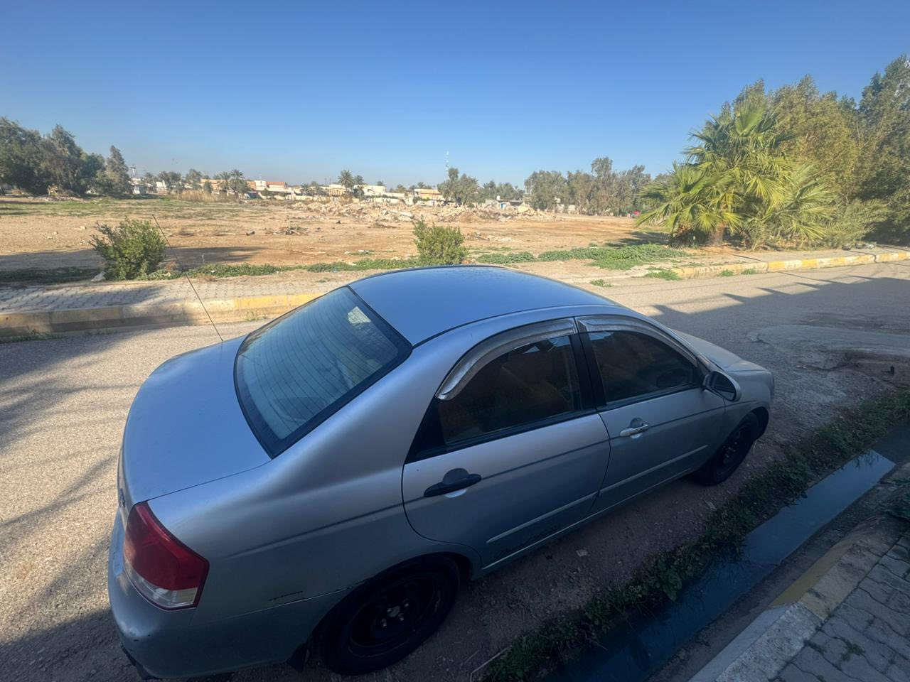 السلام عليكم سبكترا2008بيهارش3قطع بدون ضربه ودواخل إرباكات سليمه مكينه  2000حاويه قبل شهرين مشدوده مع الكيرلوك حداديه تخم تاير كلها بالشرط سنويه وأرقام جديده بالمناشط تحويل مباشر السعر 77$المكان ديالى 
*********** مجال حك الجيه فقط
