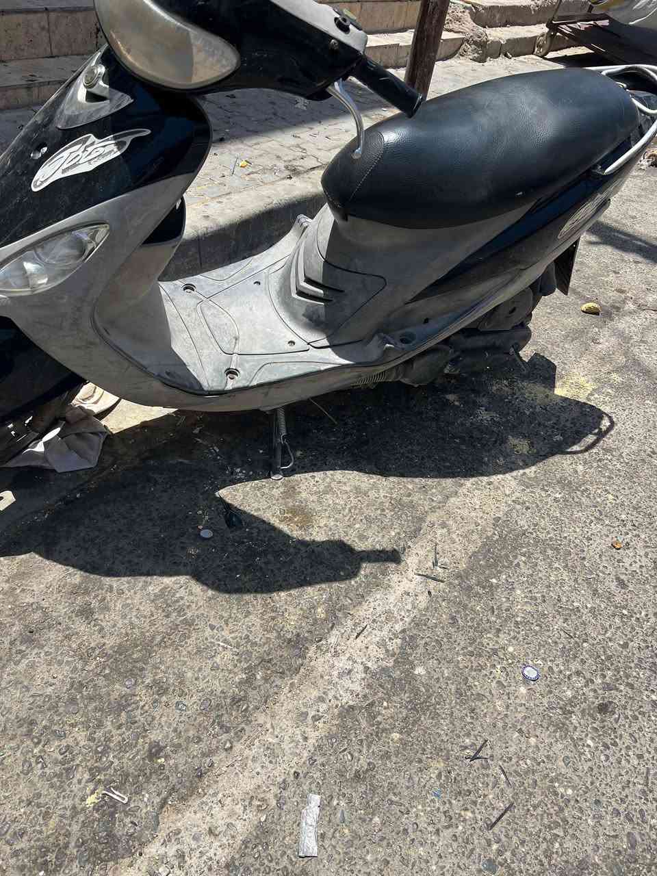 دراجه مكفوله مختمه ما مفتوحه  نضيفه مال واحد يروح بيها بس للشغل سعرها 700 الاف  للستفسار رسال رقم ***********
