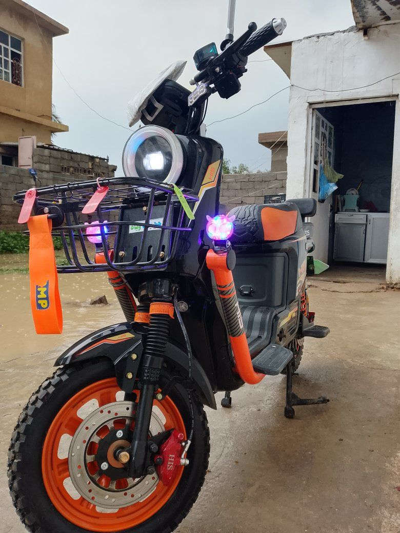 السلام عليكم 
دراجة شحن للبيع 
نضيفة كلش اخت الزيرو 
اي عطل مابيهة شاحنة موجودة 
الدراجة تشتغل كارت وسويج وبصمة
مكان ديالى خان بني سعد ***********
