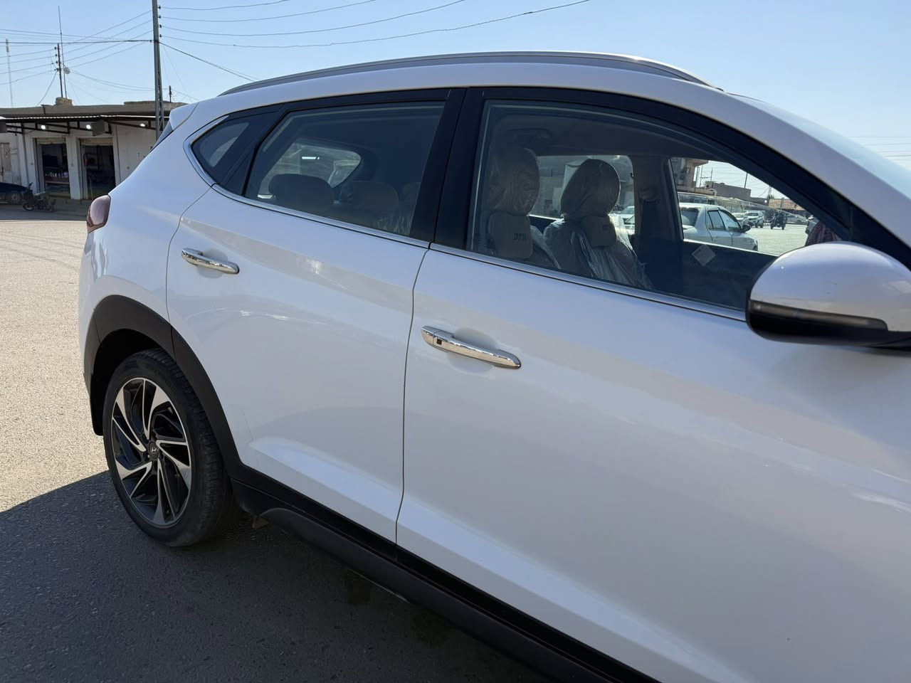 السلام عليكم
للبيع توسان 2020  وارد خليجي
 او مراوس موديل احدث 
سياره كلين ماعدا رصعه صغيره بمقدمه البنيد  
فول مواصفات عدا الفتحه 
بصمه اشاير بالمري
شاشه كامره خلفيه
سايد بريك باليد
حساسات اماميه خلفيه
ويل حجم19
بصمه دخول ذكي للابواب
سياره جاهزه من كلشي  رقمها سليمانيه 
ماشيه 148 الف
سعرها210 وبيها مجال 
للاستفسار اتصال على الرقم 
***********
