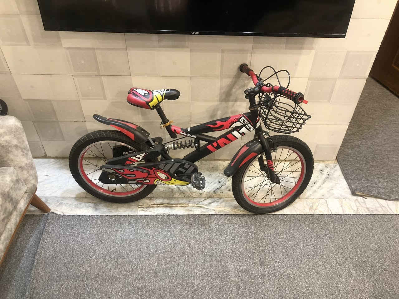 السلام عليكم بايسكل قياس 18 للبيع مستعمل اخو الجديد 60 الف اعتقد التاير الامامي بنجر ما متأكد هسة نزلتة من البيتونة
بغداد تقاطع البنوك


**إذا كنت صاحب هذا الإعلان وتريد حذفه لأي سبب، رجاءا أرسل رسالة إلى الدعم الفني**