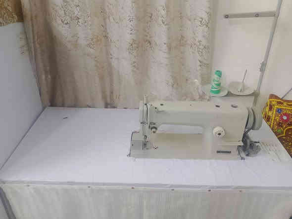 سلام عليكم 
مكينة خياطة للبيع نوع ( برذر ،brother) السعر 200
***********.. المكان الفهود
