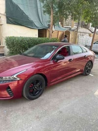 K5 2021  السياره نضيفه ومبيها اي نقص بيه 3 قطع جامل ايمن وبابين  نفس ا...