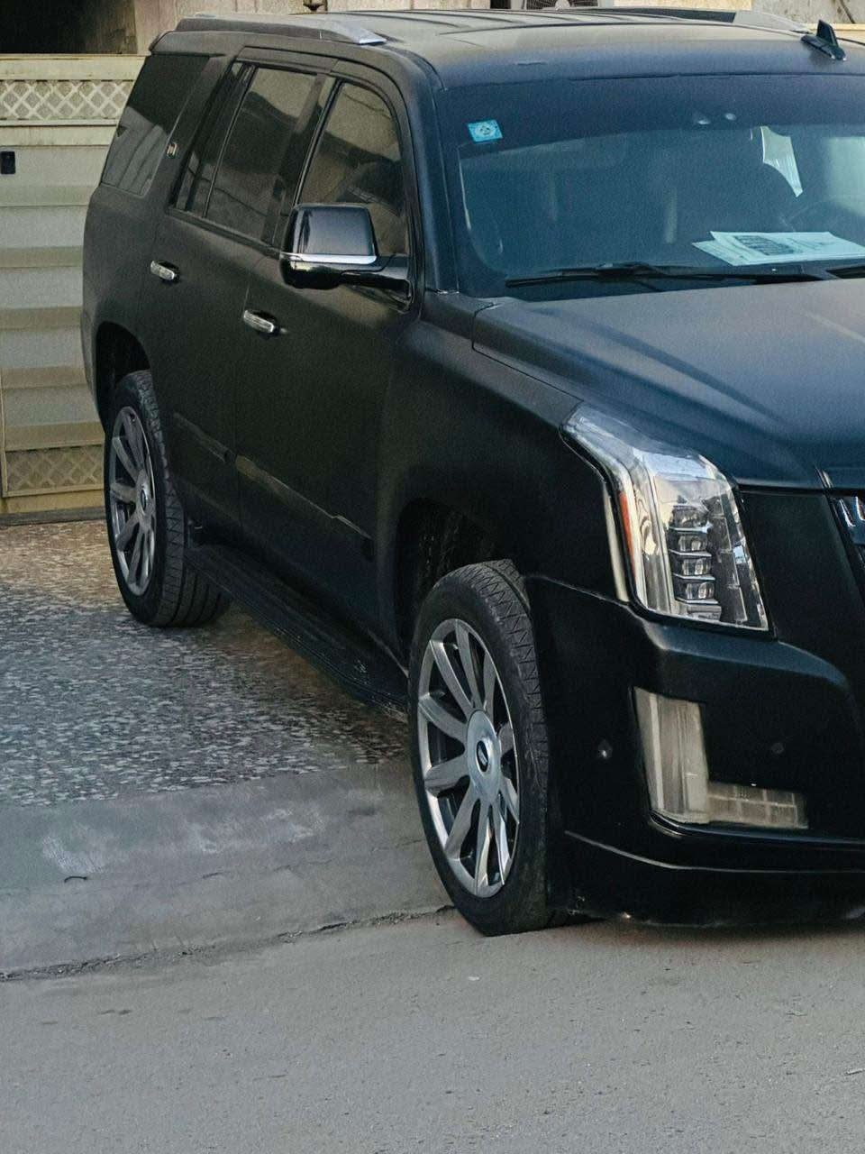 السلام عليكم ورحمة الله 

بيع او مراوس حسب القناعه اقل او  اغلى كلشي يرهم 
   ................... السعر 360  ورقه ...........................
للبيع سيارة كاديلاك سكاليد موديل 

مغلفه بي بي اف طافي 
وارد امريكي  صور حادث موجوده 

المواصفات

1- كاديلاك سكاليد موديل 2020 ESV XL
2- محرك 8 سلندر 6200 بقدرة 420 حصان وعزم 621 نيوتن متر 
3- كير اوتوماتك 8 سرعات
4- لايتات امامي 5 عدسات زينون لكل طرف مع LED
5- كشافات دعامية LED
6- حساسات الأتوبارك للرصف التلقائي مع حساسات الاجتياز الجانبية 
7- السيارة ماشية حاليا 81 الف  كيلو متر 
8- نظام كاميرات 360 درجة مع كاميرا اضافية برؤية 180 درجة
9- قبق جنطة كهربائي شفط 
10- سلايد روف قمارة 
11- انظمة قيادة عدد 3 رياضي وثلجي واعتيادي 
12- بصمة للابواب ال5 مع بصمة تشغيل مع تشغيل عن بعد
13- نظام الاوتوبارك ونظام حفظ المسار والتنبيه عند الخروج من المسار 
14- ويل كب حجم 22 اصلي 
15- مقابض ابواب نيكل مع مصابيح LED داخل المقابض ال 4
16- غرفة السيارة جلد اصل مع تدفئة وتبريد 
17- تحكم فول كهرباء مع هزاز لكشنات المقدمة
18- الكشنات الخلفي فصل ملكي سياحي اصل
19- ستيرن كهربائي الحركة
20- شاشة ليزرية متحركة ( العينة ) مع ايعازات متعددة للضبط
21- تحكم متكامل بمنظومة التبريد الخلفية 
22- منافذ USB مع HDMI مع منافذ كهرباء وطاقة 
23- نظام صوتي BOSS مع مواقع تخزين لحفظ الاغراض 
24- عارضة بيانات على الجامة الامامية 
25- شاشة دشبول وسطية متكاملة الايعازات مع قاصة داخلية مخفيه
26- رادار امامي لمنع التصادم وظبط المسافات 
27- تحكم ستيرن جهتين متكامل للتحكم بالعينة الداخلية وايعازات الرادار 
28- تطعيم دواخل بجلد اسود مع خامة الكنتارا مع تطعيم بالصاج الطبيعي 
32- شاحنة وايرلس للموبايل مع منافذ USB ومنفذ طاقة 
رقم بغداد بسمي تحويل ثاني يوم  مكاني البياع او الدوره 
للستفسار *********** بغداد, العراق
