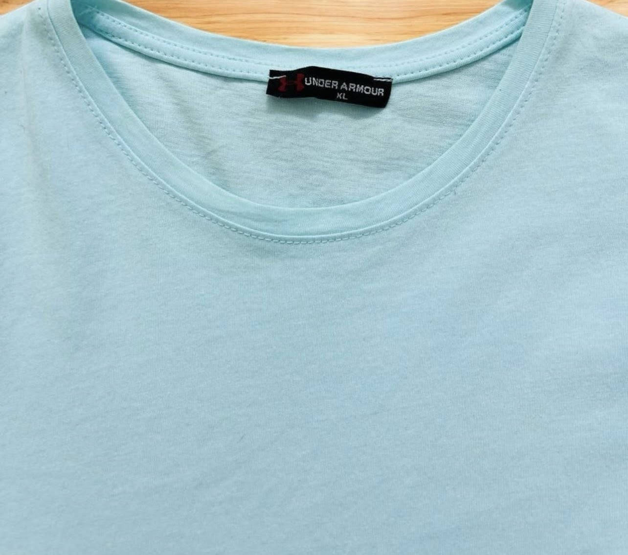 تيشيرت أندر آرمور (Under Armour) .
اللون/ بين السماوي الغامق، والفيروزي الهادئ !.
الخامه/ قماش قُطني ناعم، مع ليغرا.
القياس: XL قالب ناااااعم _ يلبّس ميديم سلِم فِت.
عُرض الصدر 52 _ الطول 72 .


**إذا كنت صاحب هذا الإعلان وتريد حذفه لأي سبب، رجاءا أرسل رسالة إلى الدعم الفني**