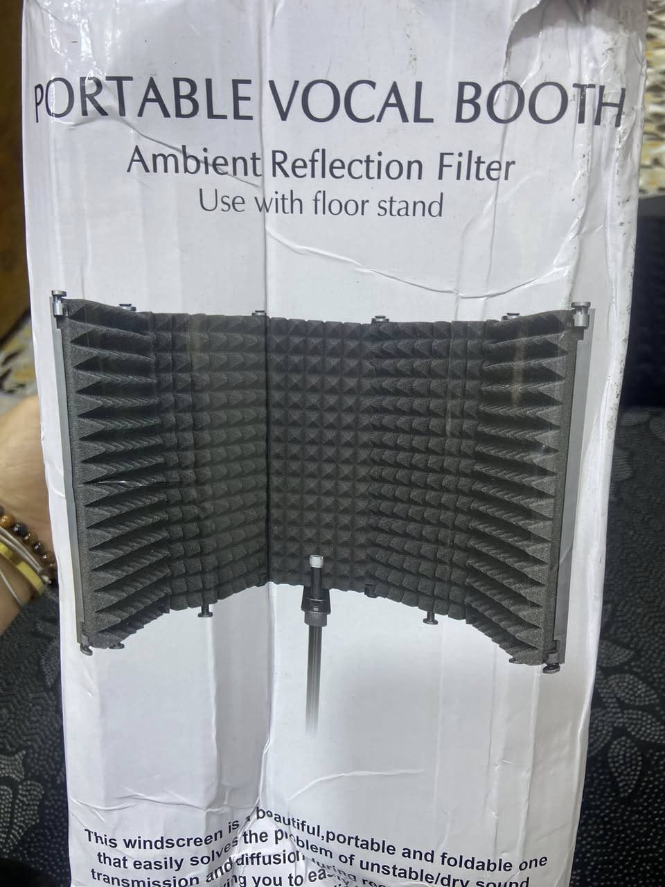 • عزل الضوضاء: يمنع صدى الغرفة والأصوات المحيطة من الدخول للمايكروفون.
• تركيز الصوت: يخلي صوتك "ناشف" ونقي، وكأنك تسجل في استوديو احترافي.


**إذا كنت صاحب هذا الإعلان وتريد حذفه لأي سبب، رجاءا أرسل رسالة إلى الدعم الفني**