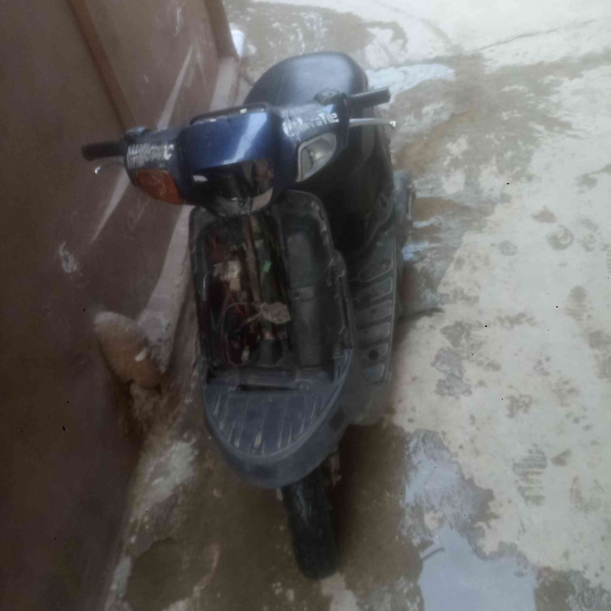 ماطور بوتين للبيع السعر 150بي مجال بسيط مكان موصل باب جديد شرط اخرس تحريكه هذا رقمي   وتساب بس ارد ***********
