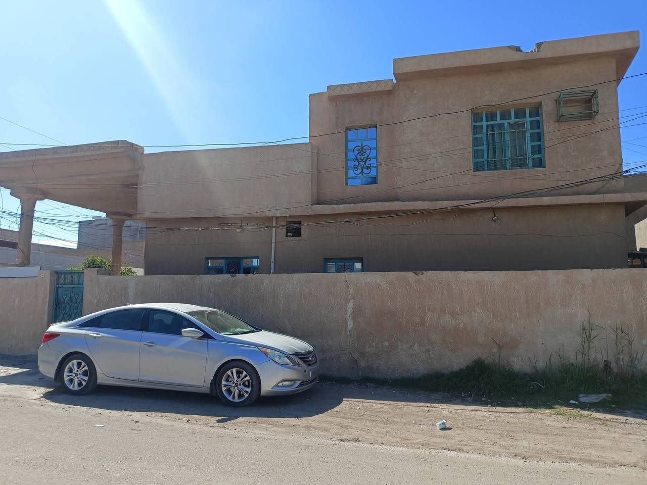 #دار_للبيع_الجمعية_ركن🏠
حديقة....عامة🌲
دار..مساحة..300 متر ..ركن .🎢
على حديقة.. عامه...طابق ونص
3نوم..صالة.. استقبال.. مطبخ 
الفرع..المقابل.. جامع.الفاروق..⬆️
مكتب الشام للعقار 👨‍💼
***********📞
***********
