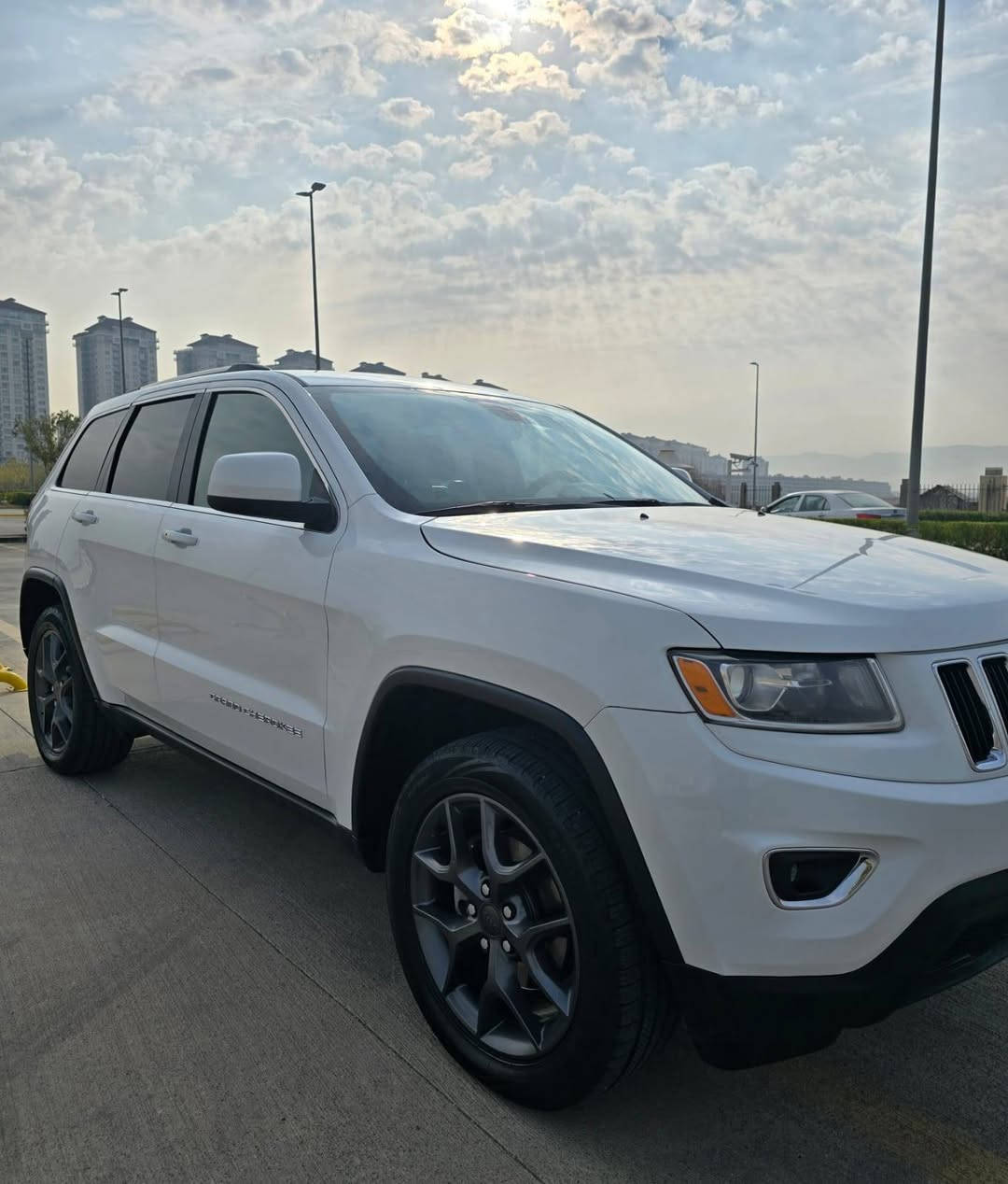 جيب گراند شيروكى 2016 مواصفات لاريدو مكفول كفال عام.🚘   ثلاث شاشات . سياره كل شرط عل وضع بلاد شريكة .
رقم تليفون صاحب سيارة👇👇
***********
🚥 ماشى 88كم . 
1_ 1_ ثلاث شاشات
2-كشن هيتر وكشن تبريت.
 3-كشن كهربا ئي .
 4-استيرن هيتر *- استيرن تحكم .
5- لايدزينون.
6-مرايا هيتر 
7-ئوتوبريك *-ئوتو ترافلايت *-ئوتوستارد.
8- 10 سماعه  
9-تبريد مركزي *-صندوق جك 
10-يدات ابيض بصمه
 11- مرايه هيتر
12- طايرات جديد شريكه سبيرمقدس مانازل .
13- ستيرن فوليوم
14 تحديد سرعه 
15- محرك وكير شرط وضمان .
كل جسم شرط عل وضع بلاد شريكة 
ملاحض/رقم جديد هزه وسنويه  كل جديد لي حد سنة 2030. أربيل, العراق
