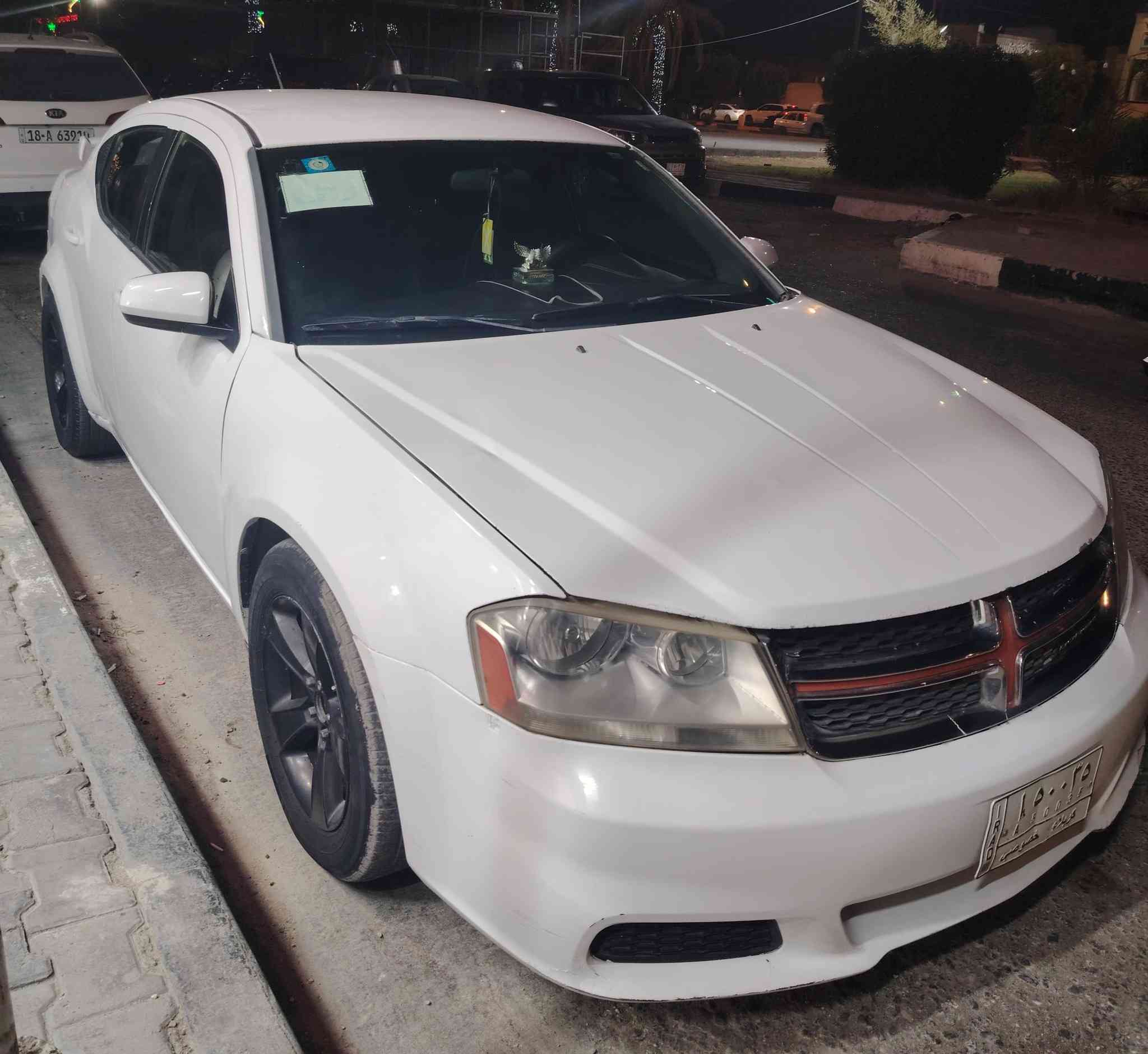 السلام عليكم.. للبيع سيارة دوج أفنجر موديل 2014، سيارة بيتية ونظيفة جداً، البيع لظرف  مستعجل والسعر (قفل).
​المواصفات:
​المحرك: 2400 CC، بحالة ممتازة جداً ونظافة عالية.
​الجير (الكير): جديد ومكفول، تبديلاته ناعمة جداً.
​الرقم: كربلاء، السنوية مجددة لغاية 2028 والتحويل مباشر (باسم شخصي).
​الممشى: 163 ألف ميل  (حقيقي).
​الحدادية: الأمامية جديدة بالكامل (نفض).
​الداخلية: الغرفة نظيفة جداً وبحالة الوكالة.
​حالة البدي (الهيكل):
​حادث جاملغ وبنيد (بدون دواخل نهائياً)، السيارة مكفولة من الداخل.
​مصبوغة 3 قطع فقط .
​النواقص (للأمانة):
​تحتاج كمبريسر تبريد.
​تحتاج شغل بسيط بالحدادية الخلفية.
(تم مراعاة هذه النواقص في السعر ليكون المشتري مستفيداً).
​السعر: 8,800$ (88 ورقة) - السعر نهائي وقفل لسرعة البيع.
​المكان: كربلاء المقدسة.
للتواصل والاستفسار: (*********** )
