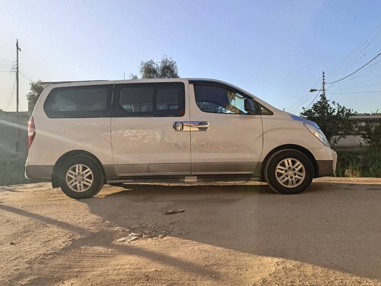 السلام عليكم ستاركس2014مفتوح محوره مسكر سبعه مكفوله ماعده مدكر امامي صفحه العبري مصبوغ والباقي كفاله كير محرك بعدهن بلضمان صارلي يومين شادهن حداده تايرات حداديه خير من الله بسمي رقم جديد ب187بيها مجال كلش قليل رقم الهاتف ***********
