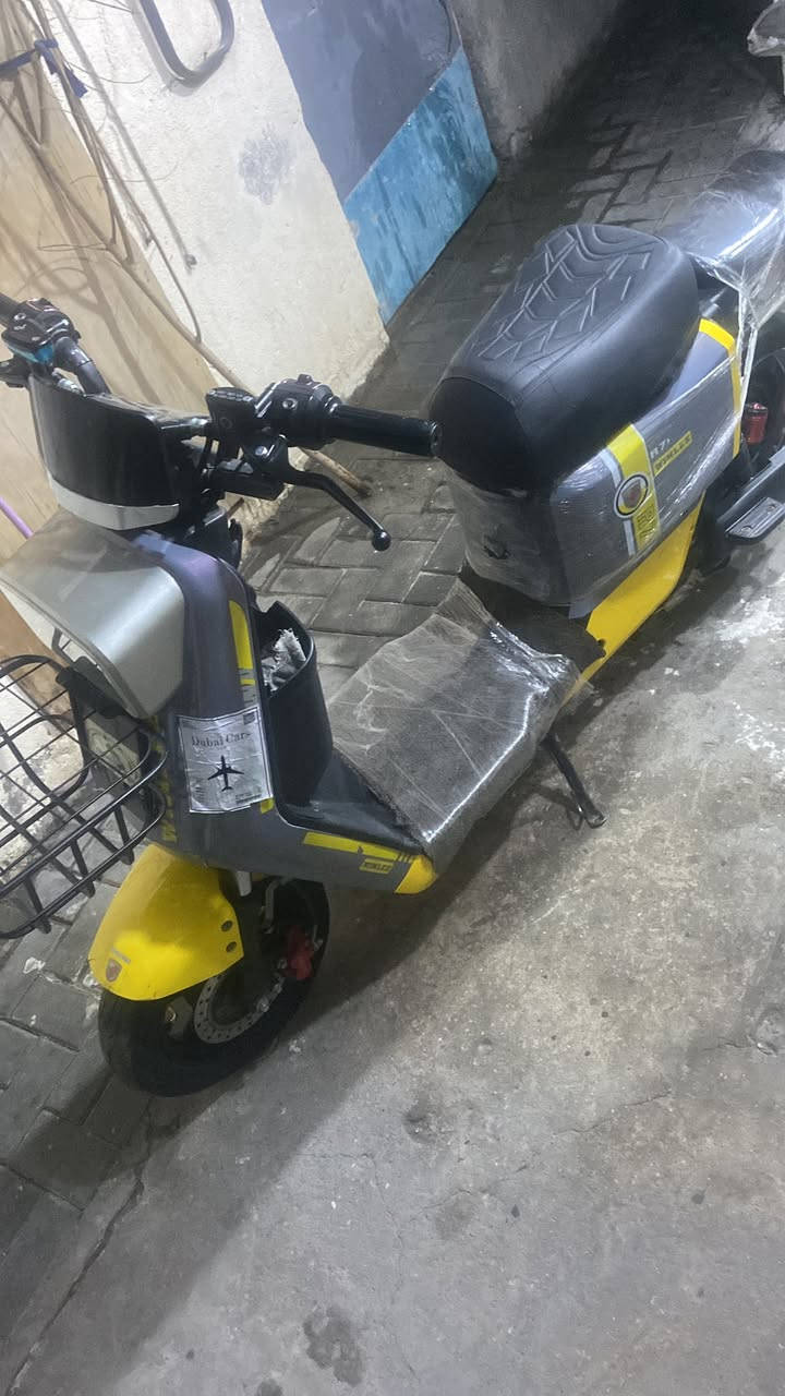 سلام عليكم درجه شحن للبيع r7
ملف 1800
سويج

السعر 375وبيهه مجال
بطاريه ولي 2025 32A
موديل2024
تمشي 77حقيقي
هورن ما يشتغل
مكاني البصرة 
التوصل***********
