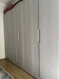 طقم غرفة • خزانه واسعة • تسريحة مكياج