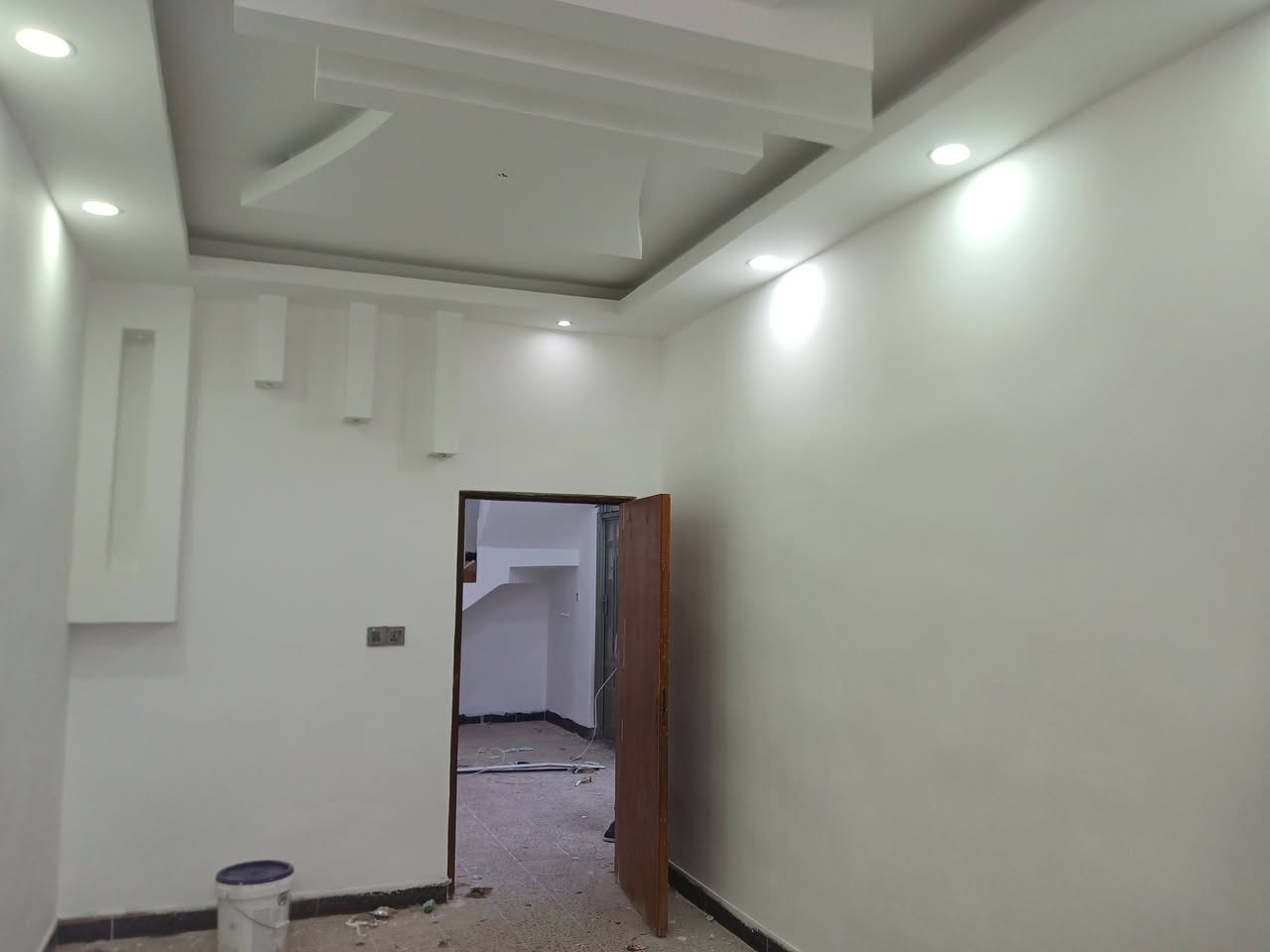 مشتمل البيع حي جبيريه الثانيه قرب سوق مريدي طابقين ٤غرف الطابق الأول غرفة وصاله ومطبخ ستقبال كراج صحيات الطابق الثاني ٣غرف وصاله كبيره سنه البناء ٢٠٢٣ المساحه ١٢٥م للستفسار اتصل ***********
