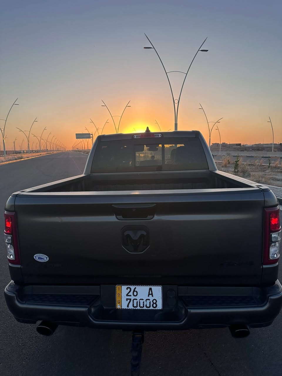🚘 RAM 1500 LONE STAR 2023 | لون ستار بلاك ✨
الممشى: 38 ألف ميل فقط
المحرك: HEMI eTorque 5.7L
الدفع: رباعي 4x4
البدي: قصير باب طويل (المرغوب)
عليها صوت كزوز طرب مخيف من امريكا
🎩 المواصفات المميزة:
• لون خارجي Star Black الفخم
• داخلية جلد جوزي على عسلي راقية
• تشغيل عن بعد 🔑
• تدفئة مقاعد + تدفئة دركسون
• تعديل كهربائي لدواسات البنزين والبريك
• نظام توقف ذاتي + إطفاء المحرك لتقليل صرف الوقود
• نظام صوت الباين فاخر 22 سماعة + دمّام محيطي 🔊
• كشافات جانبية مع إضاءة ترحيب بالمرايا
• الجامّة الخلفية كهربائية
• شاشة متوسطة الحجم+ حساسات أمامية وخلفية + كاميرا
• تبريد قطعتين
• الصدر (جديد بالكامل) جاهز بالكامل
• بلكات المحرك مبدلة حديثًا وكالة Bush✅
وبعد بيها هواي مواصفات
⚠️ ملاحظة: السيارة حادث جاملغ أيمن وبنيد  فقط بارد، مصلح بشكل نظيف جداً. بدون شواصي
رقم صلاح الدين مميز
📍مكان السياره : سامراء
السعر /335 ورقه
☎️***********
💎 السيارة ناعمة جداً، نظيفة من الداخل والخارج، وجاهزة للنقل فوراً.
