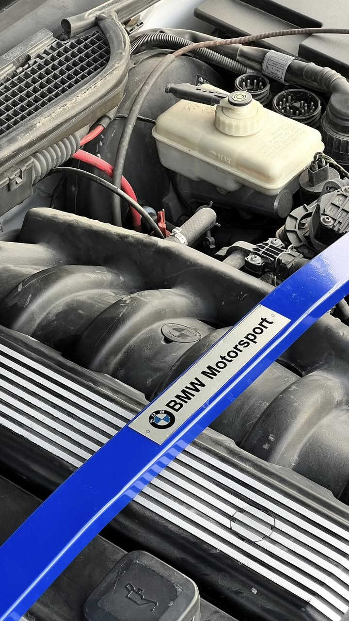 BMW E36 1991 525i
‏E36 بۆ فرۆشتن
مۆدێل: ساڵی ١٩٩١
تایبەتمەندییەکان: دەستکاری کراوە و دووبارە دروستکراوەتەوە بۆ ساڵی ١٩٩٦
شوێن: هەولێر
ڕەنگ: سپی
ناوەوە: پۆشینی چەرم بێج،گوشناکانی کارەبایی و هیتەرە لە دۆخی شەریکە، سوکان M، گێڕ M ی دەستی
ئۆتۆمبێلەکە بێ ڕووداوە، تەنها صبوغی عام کرایتەوە بۆ جوانی جوانکاری تێدایە.
ئۆتۆمبێلەکە گڵۆپی پێشەوەی زینۆن و سیستەمی دەنگی و شاشەی هەیە. هیچ کێشەیەکی  نییە ودینار مەسرەفی تیدانیە ویل تایەی مارکەی تازە بەستراوە. ئۆتۆمبێلەکە تۆماری ساڵانەی ئەسڵی هەیە و گرەنتی 
نەدزراوە.
(65$ معامەلە)
رەقەم تەلەفۆن (***********)whats app

سيارة للبيع  BMW E36
موديل :1991 
مواصفات السيارة: عليها تزويد ومعمرة 1996
اللون: ابيض 
الغرفة الداخلية بيج فرش جلد الغرفة بحالة الوكالة طارة m ناقل الحركة غير عادي m
السيارة خالية حوادث فيها صبغ عام للجمالية فقط 
السيارة مركب اضوية زنون + ساوند سيستم  + شاشة, مابيها اي نقص ومايحتاج ولا دينار  سيارة رقم 
موصل سنوية اصلي وشرط مو مبيوك
