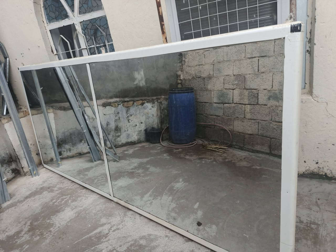 مرايه حلاقة طول تقريبا 3ونص وعرض متر ونص تقريبا للبيع مكاني التحرير


**إذا كنت صاحب هذا الإعلان وتريد حذفه لأي سبب، رجاءا أرسل رسالة إلى الدعم الفني**