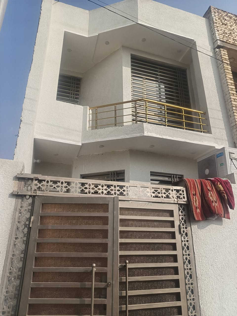 دار للبيع طابو صرف المساحه 100 م حي الموضفين مقابل حي الصحفيين الاستفسار الاتصال ***********
