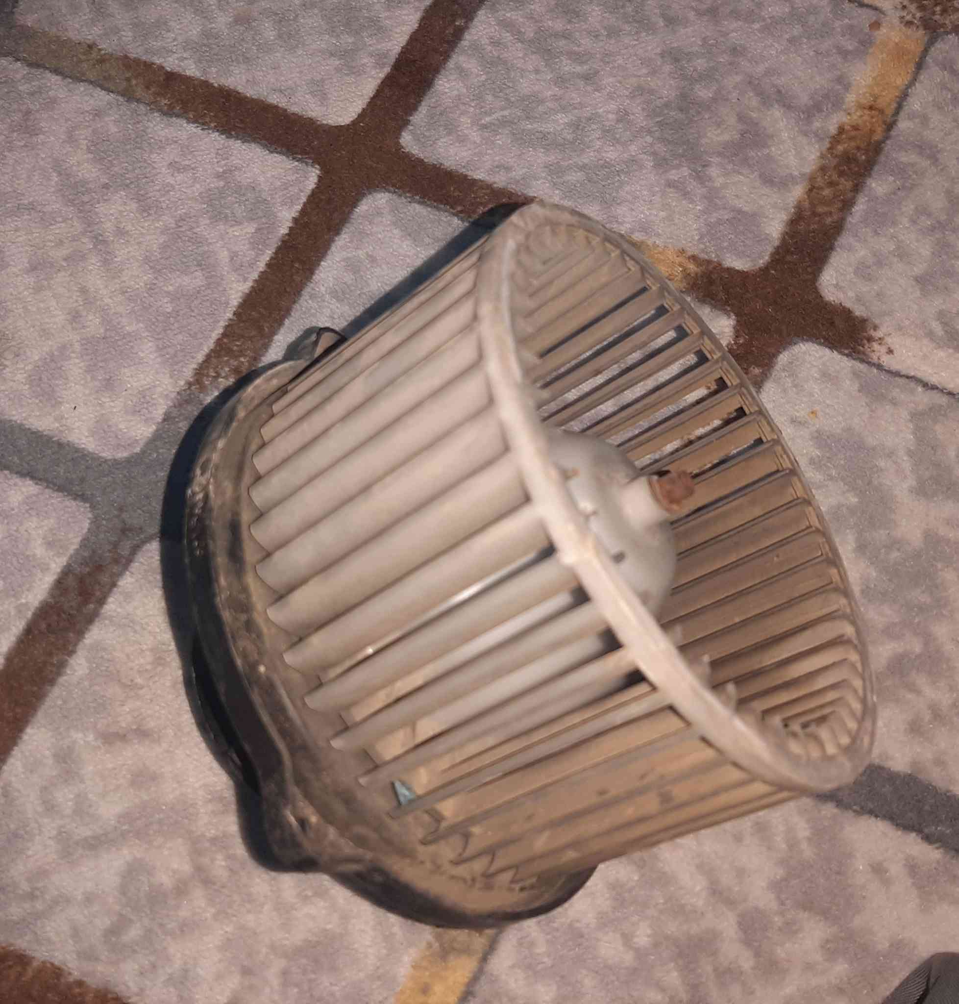 سلام عليكم غراض  فاره ستاركس  فان ودوسه وزوج لايتات وشمسيه ودبه ماء راديتر شرط كلهن حاويه  للتصال ***********
