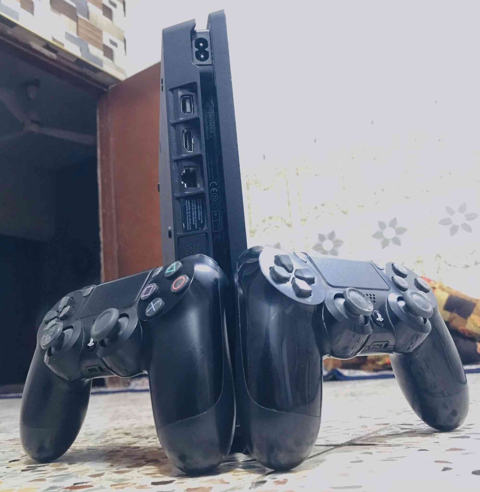 متوفر
Ps4 slim 
لوك ستيكر نسبة النظافة ١٠٠٪؜ حيث كل شيء 
ذاكرة ٥٠٠كيكا
نظامه ( ١٠.٥٠ ) التهكير استقرار ١٠٠٪؜
كل شيء شغال بيه
محتوياته : أثنين جوستك أصلي مو تجاري
كيبل hd
Av
واير شحن
ألعابه :
Pes 2026
Pes2018
Gta5 
Call of duty modren warfer
God of war ragnork
Red dead redmption 1
مكاني بغداد كمالية 
***********
350ألف مجال بسيط
