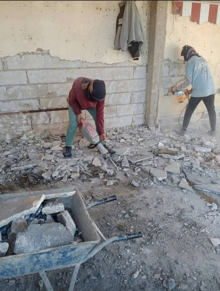 السلام عليكم اخوان صب ارضيات بيتونه وبناء دنك رباط فرش سبيس وحدل شغل درجه اولى ونظيف وبناء باسعار مناسبه جدا الاتصال على الرقم ***********
