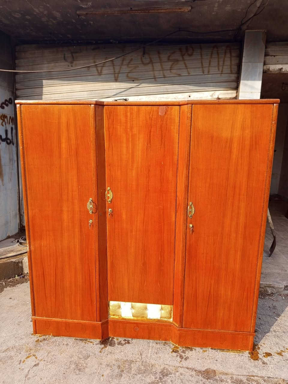 اثاث متنوع للبيع شرط النظافه شغل ثقيل حيل
تواصل خاص رفاعي يم طرشي الشفاء ***********
