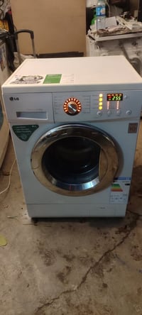 غسالة LG كوري اصلي  8كيلو شاشة  رقمية نظيفة التواصل علا الرقم 07517811...