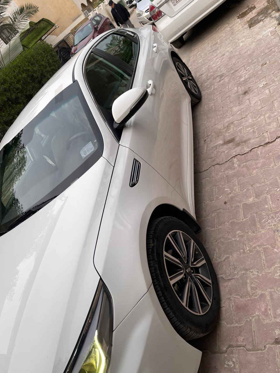 السلام عليكم كيا اوبتيما موديل 20 للبيع  السيارة خليجي شركه الدوليه موصفات محرك 2400 تحكمات حساس خلفي امامي السياره بيها صبغ بل جاملغ الامامي بدون حادث  السعر 186 لا ستفسار على الهاتف *********** وشكرا
