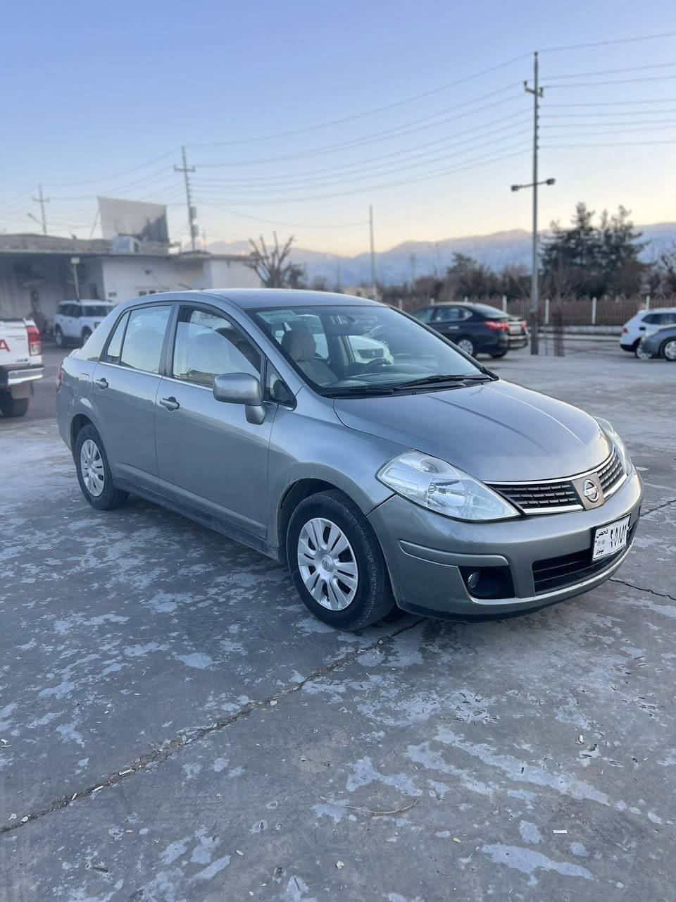 نيسان فيرسا ٢٠٠٨
تؤماتيك 
ساغ ساغ
مه نه فيستي اصلي له گه له 
گيرومه  كينه به شه رتي  ١٠ فيته ر
توندو به ندي به شه رت 
ليدراني نيه هيچ 
سه قفي بؤياغي نيه 
خوم حيزامم كردوه له سه ر ساغي بؤجواني 
كيشه ي مه ده  ني به شه رت 
شوين قلادزي 
***********
