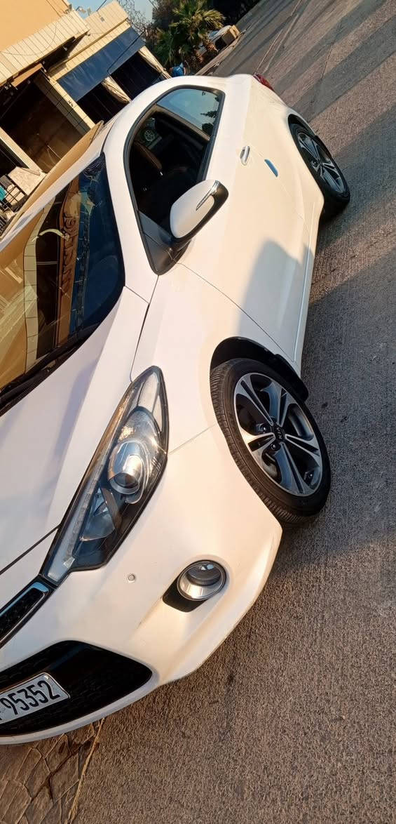 كيا سيراتو خليجي تك باب سبورت موديل 2014 مواصفات فول اوتوماتيك بصمه 1/1 
قطعة وحدة صبغ بخ بدون دواخل بشرط.. كير ومحرك بشرط.. هزة رقم سنوية كلها جديد.. مكان السيارة اربيل
السعر 92 و بيها مجال قليل
***********
