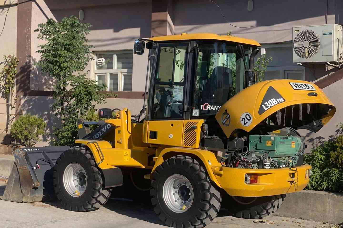 فالفو ایل سي ۲۰۱۳بدون صبغ دخول جدید فول مواصفات تخم تایر جدید للبیع مکان سلیمانیە ***********
