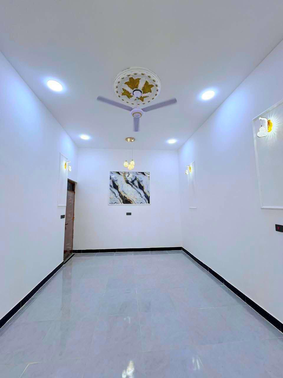 احبتي دار سكن 200 م  3 غرف/ مقابل صناعية حمدان/ دقايق عن مركز المدينة /   ***********    //    ***********   
العقار نموذج 25 وعلى شار 12 متر ويبعد عن السايدين مال الصناعية 700 متر    ((بسعر 130 وبي مجال ))

يحتوي 3 غرف وديوان وصالة ومطبخ وصحيات داخل خارجي 
وكراج وحديقة  

العمل بجودة راقية ومرتبة ((بسعر 130 وبي مجال ))

#عقاراتالبصره #شعبصيني_ماله_حل #شطعرب #المساحة_الكلية #حديد_ثقيل #مشاهيرالعراق #التنومة #اكسبلو #قبله #الطويسة #مسكوف #ا
