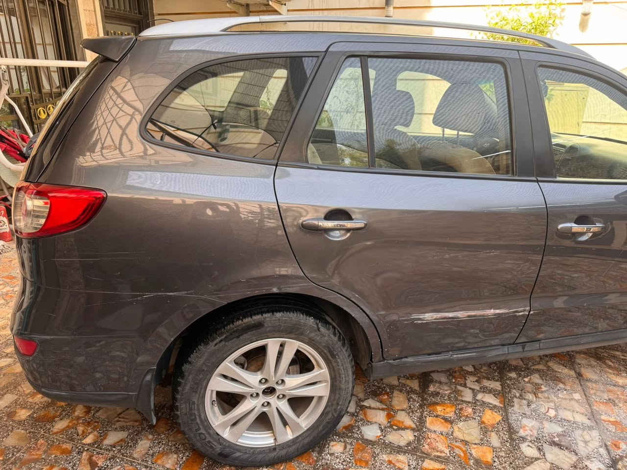 سنتافي موديل 11 محرك 6 سلندر 3500 سبعه راكب
السياره وراد خليجي بيه صبغ بلباب اليمنه الخلفيه السياره ماشيه 169 الف‭0775 754 0116‬. سعر 135
