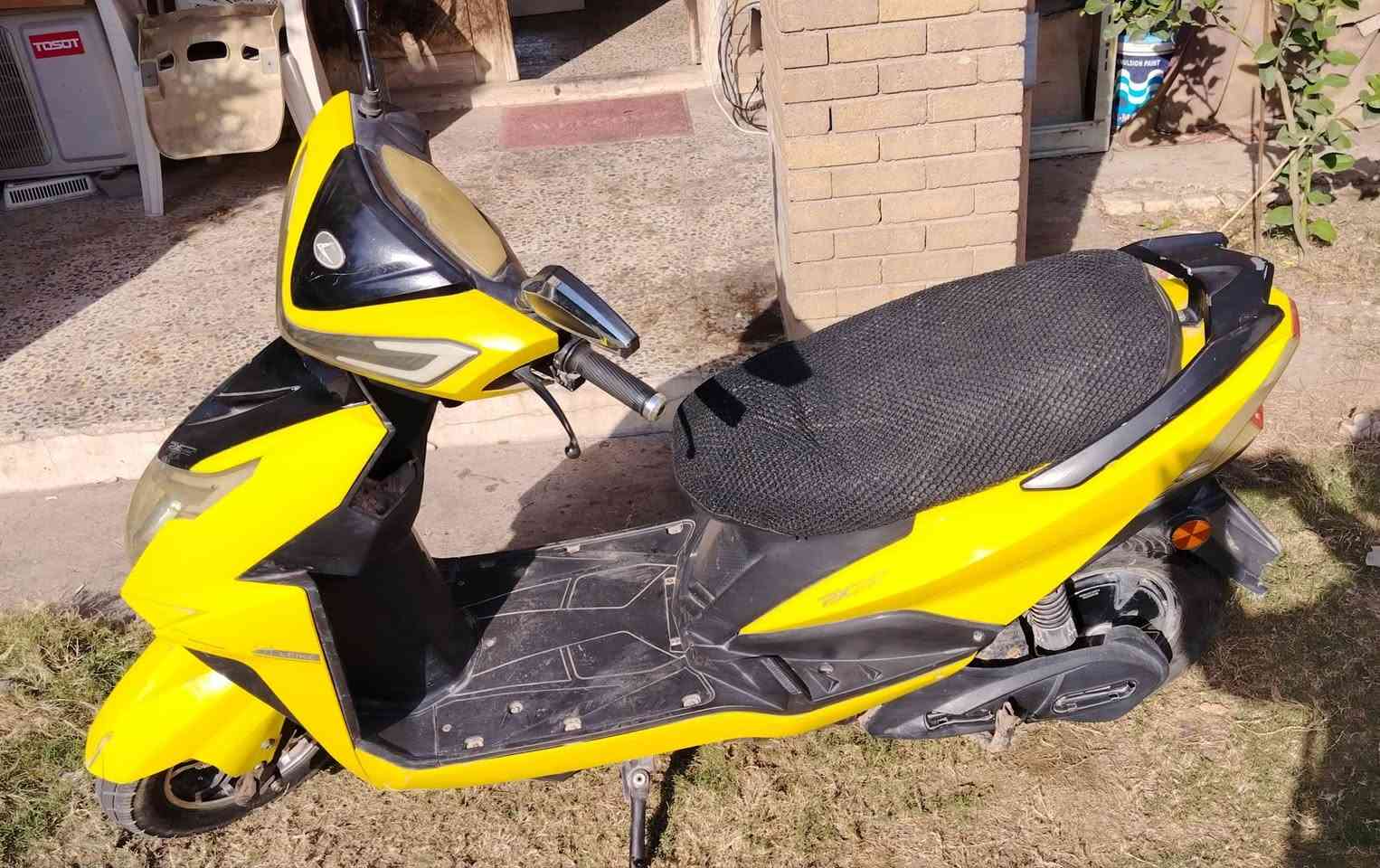 دراجة سكنس شحن ٦ بطارية مسطرة شغالة تايرات جديدة ب٣٧٥ الف وبيهة مجال بسيط العنوان بغداد شارع فلسطين ***********
