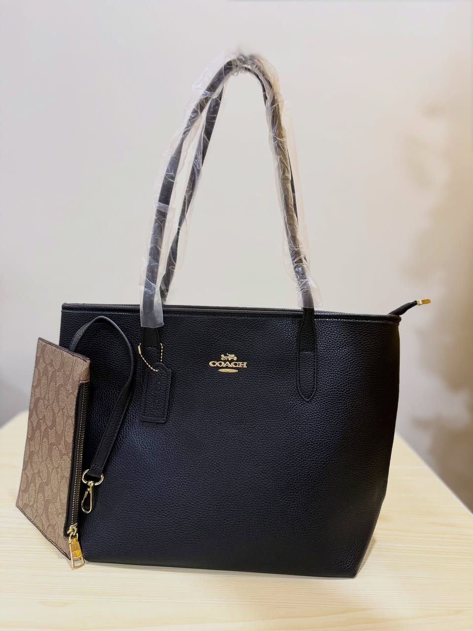 اكتشفي مجموعتنا المميزة من الحقائب النسائية التي تجمع بين الجمال والعملية في تصميم واحد. 👜✨

تشكيلة متنوعة من الألوان والموديلات العصرية لتناسب إطلالاتك اليومية والمناسبات الخاصة.

✔️ جودة عالية
✔️ تصاميم أنيقة وعصرية
✔️ أسعار مناسبة للجميع
✔️ خيارات متعددة تناسب كل الأذواق
ومتوفرة تفاصيل كل حقيبة بمقطع فيديو على صفحتنا بالإنستغرام زورونا  😉🫰

https://www.instagram.com/eve.for.bags/

📲 راسلينا لمعرفة التفاصيل والطلب.

متوفر توصيل 🚚 كل أنحاء العراق ٥٠٠٠


**إذا كنت صاحب هذا الإعلان وتريد حذفه لأي سبب، رجاءا أرسل رسالة إلى الدعم الفني**