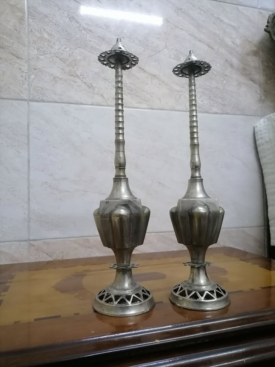 السلام عليكم ورحمة الله وبركاته جبنالكم تحفه فنيه زوج مرشات مل ماي ورد نظيفات خاليين من اي عيب للبيع السعر خاص مكان موصل يوجد توصيل كافه محافظة العراق وهذا رقمي *********** موجود واتساب علا هذا الرقم
