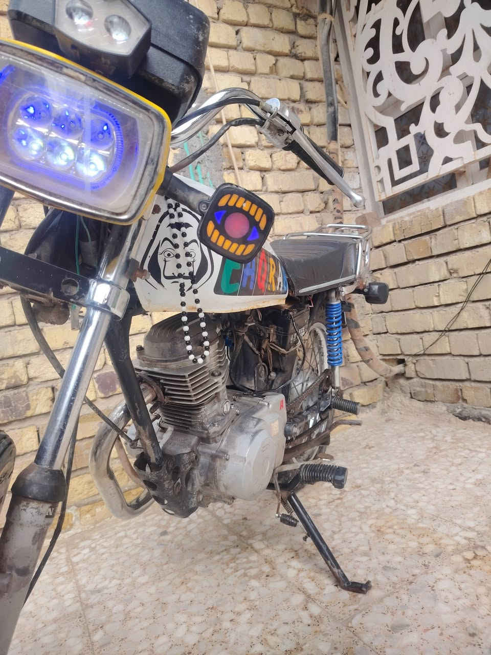 السلام عليكم دراجة للبيع مديل 2018 اوراق  دراجة ماناقصهة شي كهربائيات كلة كامل وشغال لا تنقيص لا تبخير سعر 325 بيهة مجال بسيط ***********
