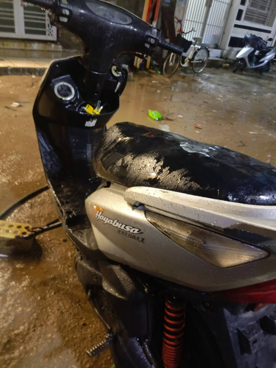 سلام عليكم ثعلب ١٤٠ كاملة محرك ناعم نقصها ستاند التعليك وصندوك مكسور كهربائيات كلها شغالة سعر ٣٥٠ وبيها مجال مكاني بغداد الكاظمية ***********
