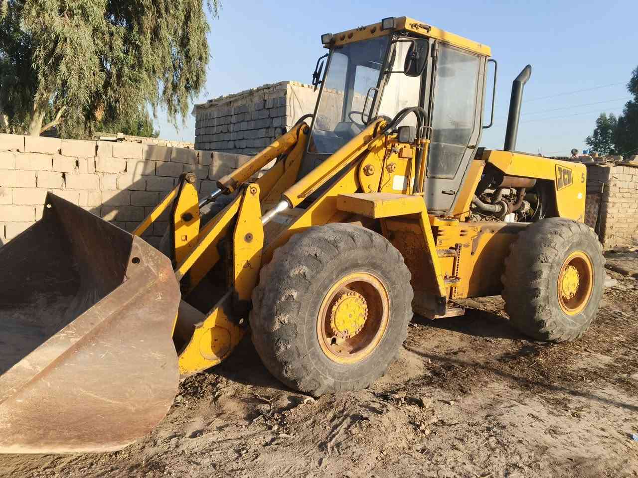 سلام عليكم شفل البيع حجم 70 كير مكينه مكفوله تجفيت جديد جب مامفتوح يابني سمه جي سي  بي موديل 91 رقمه واسط سعر 80 وبيه مجال رقم ***********
