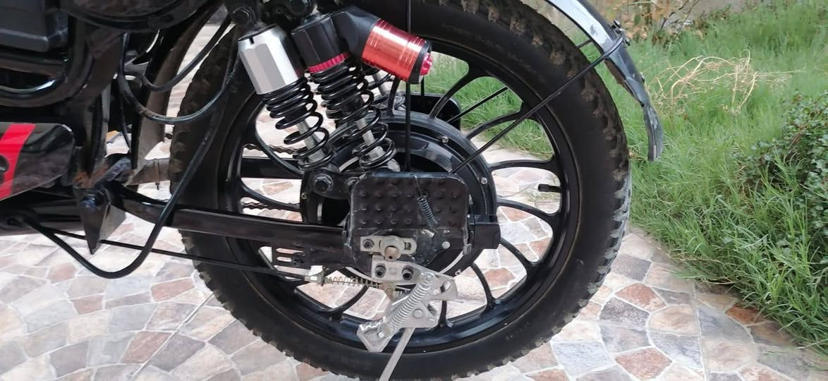 دراجه شحن جديده مستعمل اقل الشهر اربع بطاريات كبار حجم الملف.1000w... سرعات 3 
سرعته 60 شاشه تعرضلك الاعطال بصمتين وسويجين  قفل بريك انضمة سرقه مابيه اي نقص ترايك وين ما اتريد
  سعره 500 الف.        ***********
