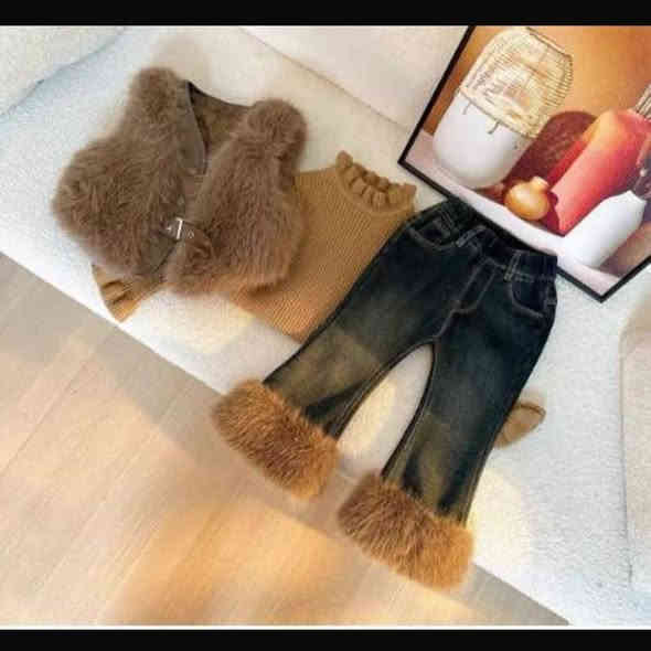 طقم بناتي كوالتي عالي 3قطع قياس من 5سنه لل10سنه خامه ثقيله العنوان بابل الحصوه جانب جامع اسامه بن زيد واتساب *********** رابط الانستا https://www.instagram.com/atfal_stayl?igsh=bncwaGVrNWkwZnUx&utm_source=qr رابط التيك توك https://www.tiktok.com/@atfalstael123?_r=1&_t=ZS-91SHrGJ7rMr
