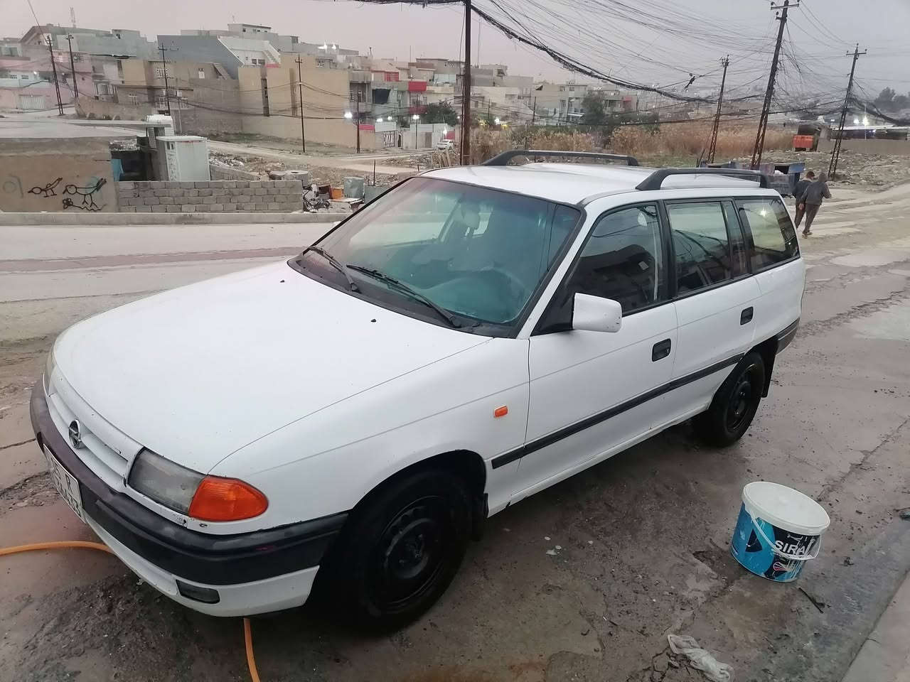 سلام عليكم ستره لبيع مديل 95 سياره بلاديه بدون دوايرو دوسات ما مصلحه طخم تاير مكينه بيه بخار شراي يتصل ***********
