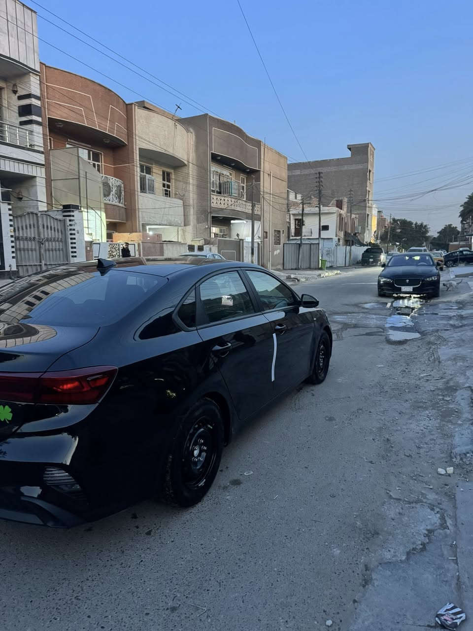 السلام عليكم كيا فورتي موديل 2024 سياره ماشيه 20 الف ميل بيها بنيد مصبوغ وجاملغ مبدل سياره خير من لله مكان بغداد للاستفسار *********** وتساب *********** السعر 145 وبيها مجال
